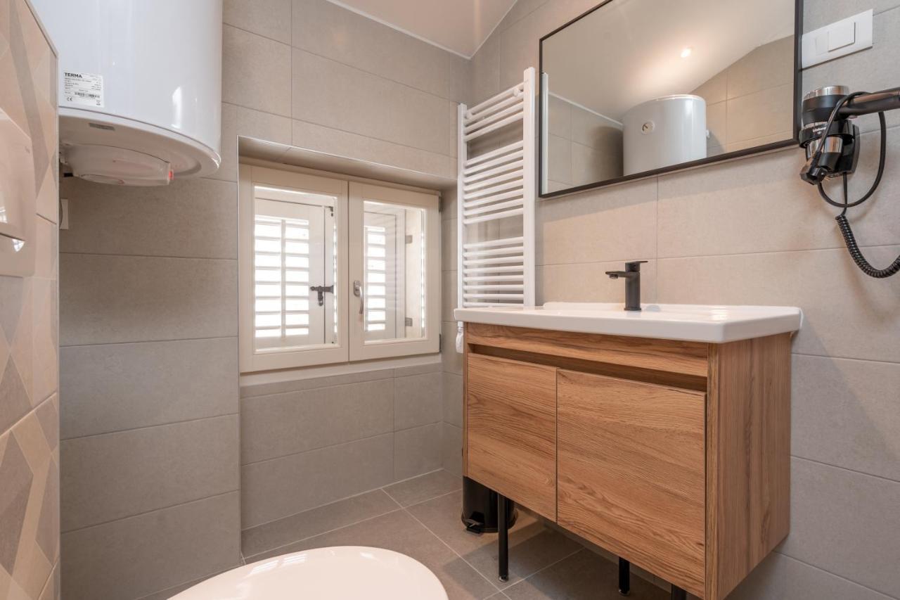 Aaa Apartments & Rooms With Free Parking Pula Exterior photo